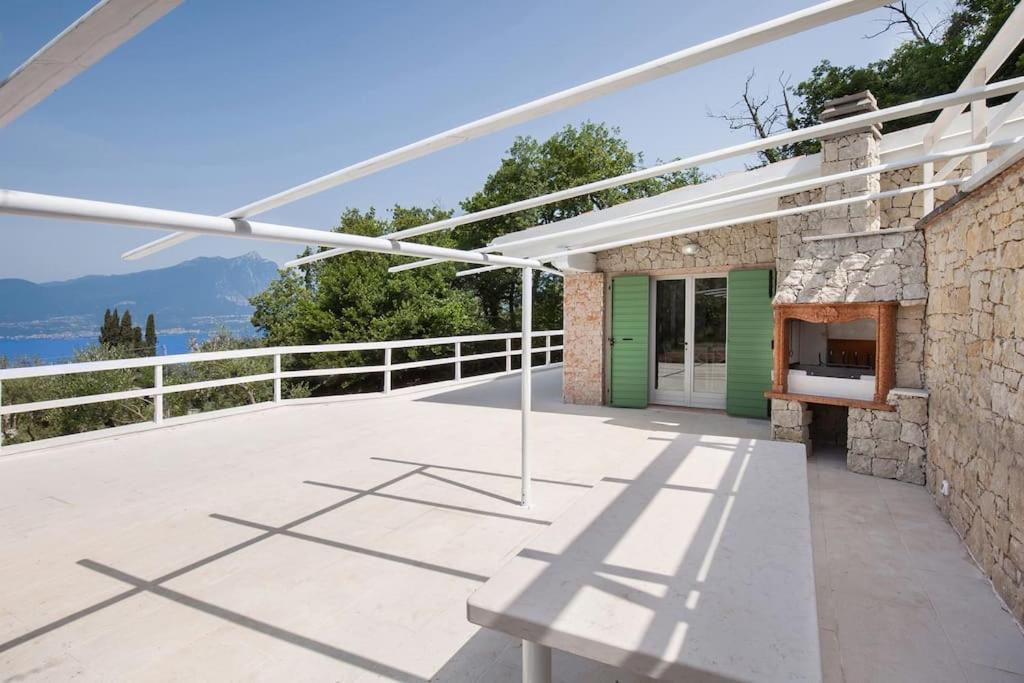 Vakantiehuis Roby-loft A Torri Del Benaco