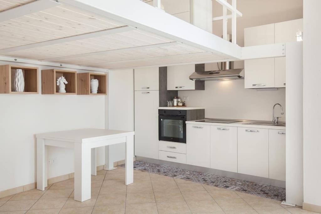 Roby-loft A Сasa de vacaciones Torri Del Benaco