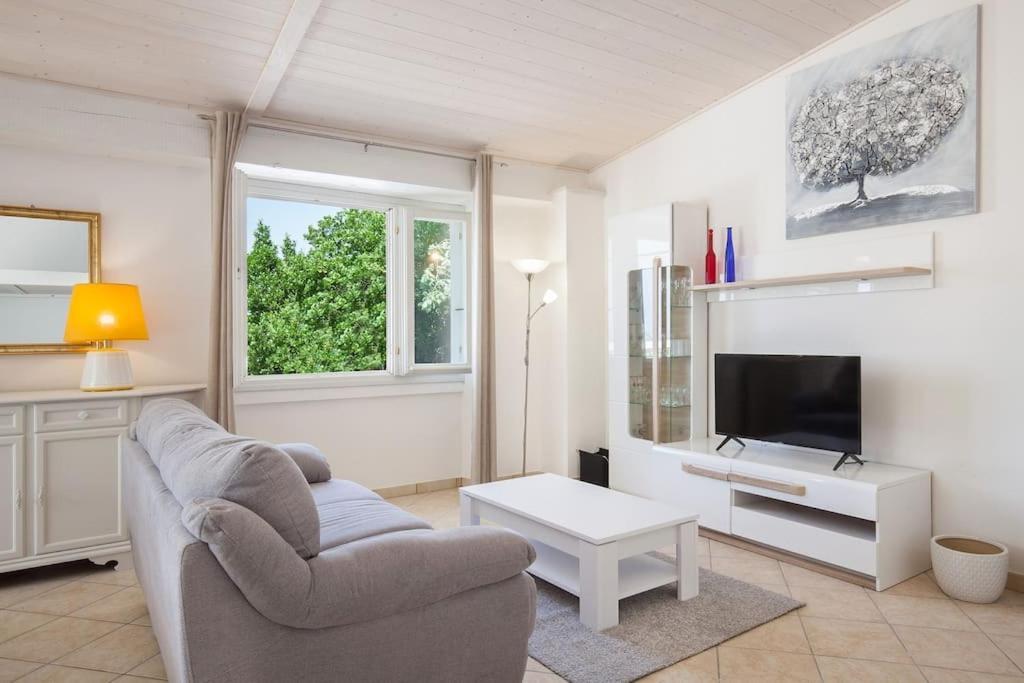 Roby-loft A Torri Del Benaco